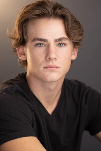 Brady Hepner dans le rôle de Teddy Kountze
