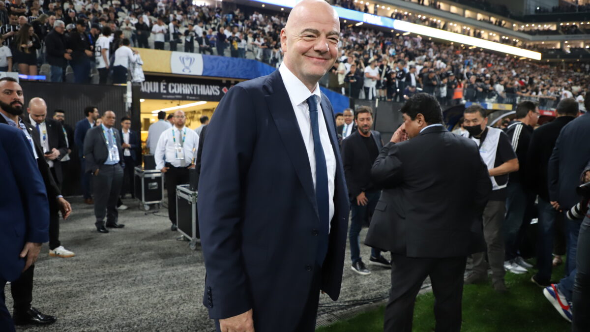 Infantino manda a los críticos del Mundial a “meditar y rezar”, pero no responde a nada
