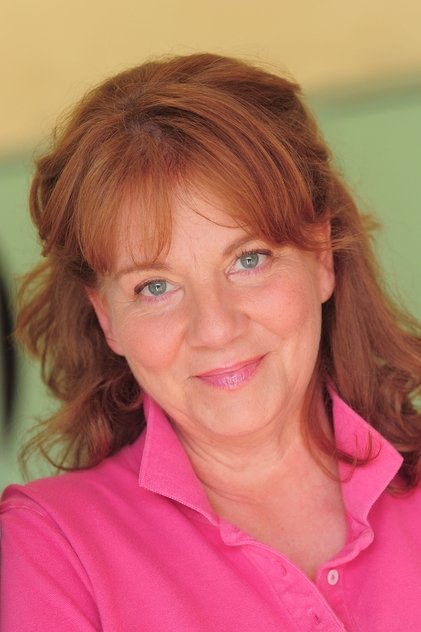 Betsy Baker como Linda