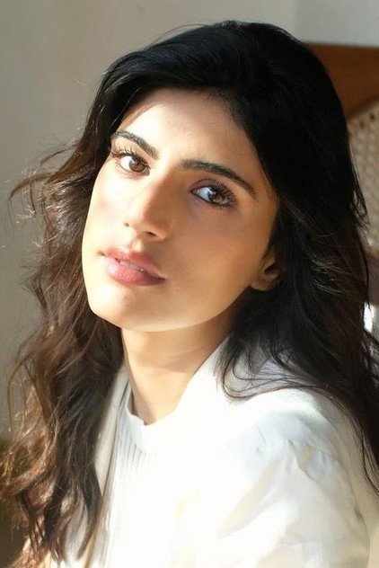 Medha Rana 饰 Natasha Sabharwal