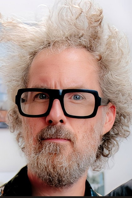 Brooks Atwood dans le rôle de Self - Host / Innovation
