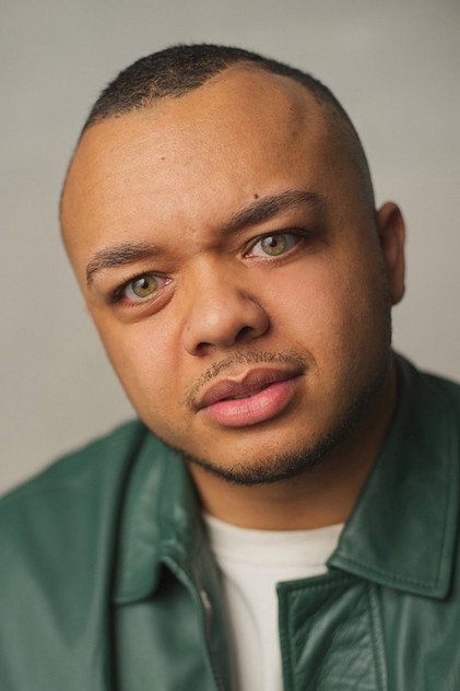 Layton Blake as Maxi
