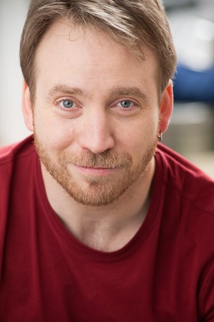 Trevor Devall în rolul Glass Merc / Vet (voice)