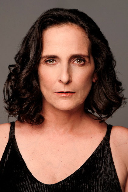 Norma Martínez como Elena