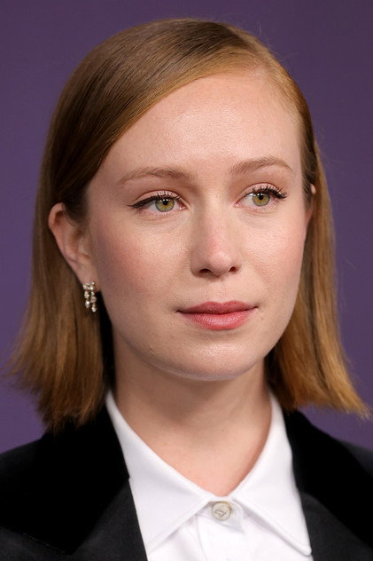 Hannah Einbinder dans le rôle de Kris