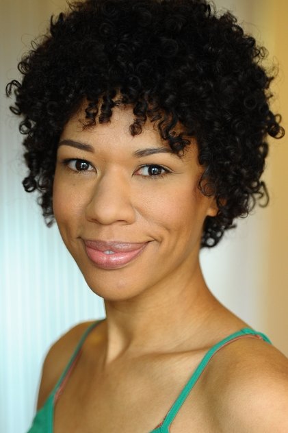 Ayanna Berkshire 役 Mrs. Gordon