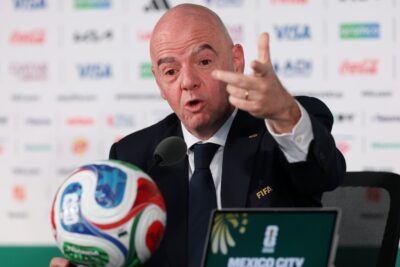 Infantino manda a los críticos del Mundial a “meditar y rezar”, pero no responde a nada