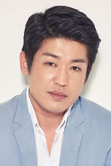 Heo Sung-tae dans le rôle de Baek Sang-gil