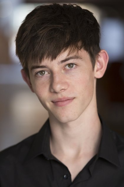Griffin Gluck como Jack Dunkleman