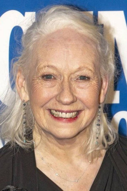 Marie Mullen como Rose Fetherston