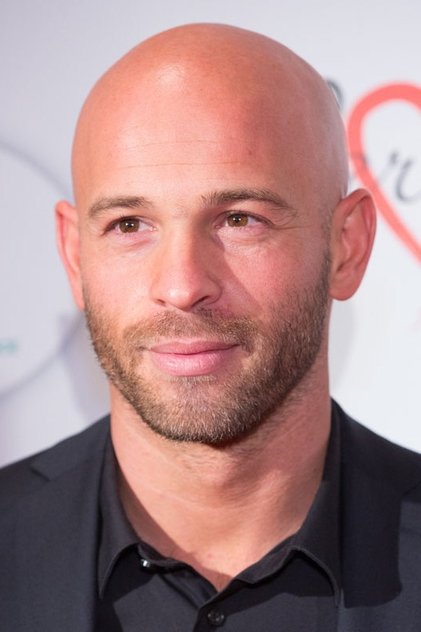 Franck Gastambide como Thomas Blin
