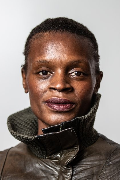 Okwui Okpokwasili dans le rôle de Dr. Beehibe