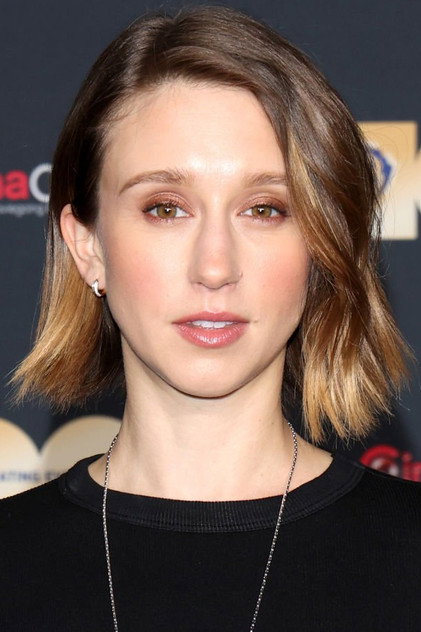 Taissa Farmiga como Laurie
