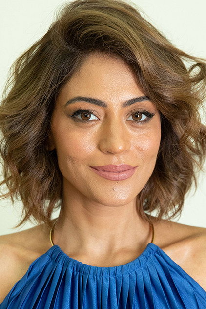 Carol Castro como Kat