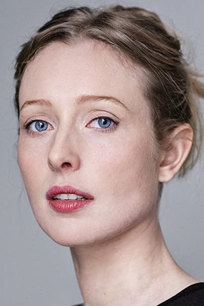 Alice Orr-Ewing dans le rôle de Helena