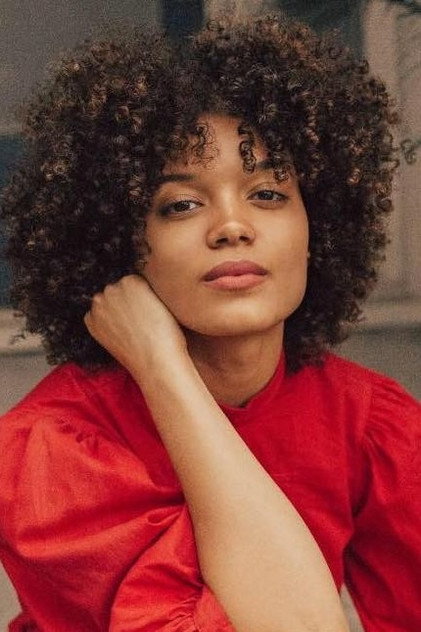 Briana Middleton como Sidney