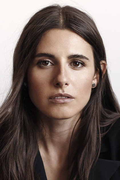 Marianne Rendón as Lola Brisky