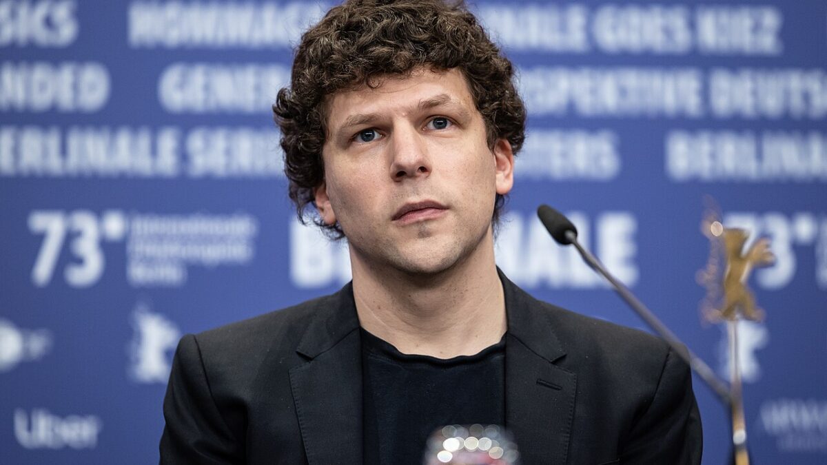 Jesse Eisenberg qualifie les Cavaliers de rôle qui le rend le plus heureux, tandis que Lionsgate prépare &lsquo;Now You See Me 4&rsquo;