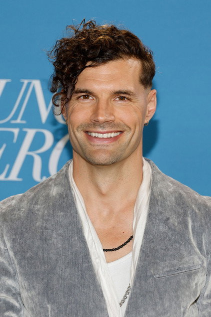 Joel Smallbone como William Fairfax