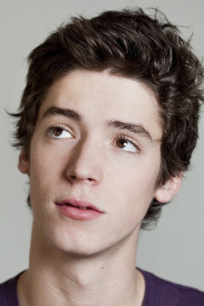 Pico Alexander como Toby Shaw