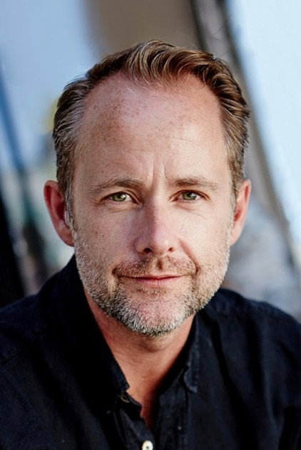Billy Boyd como Barrent Bonden, Coxswain