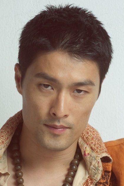 Johnny Tri Nguyen como Vinh Tran