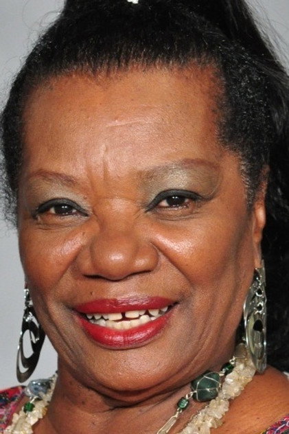 Neusa Borges as Dona Espir