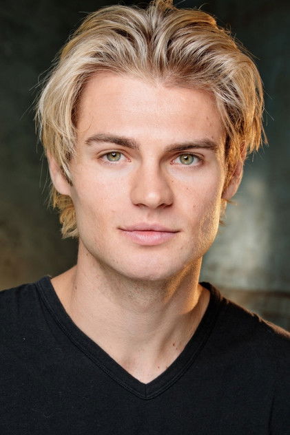 Noah LaLonde dans le rôle de Cole Walter