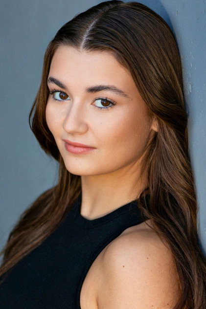 Gemma Brooke Allen como Beverly