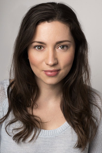 Julie Mainville como Jenna Simpson