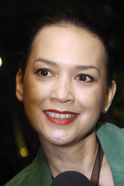 Ira Wibowo como Ibu Ajeng