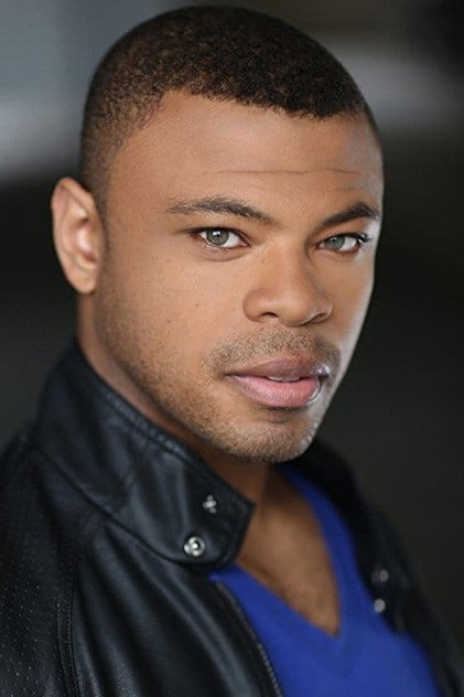 Donald Sales como Det. Rousch