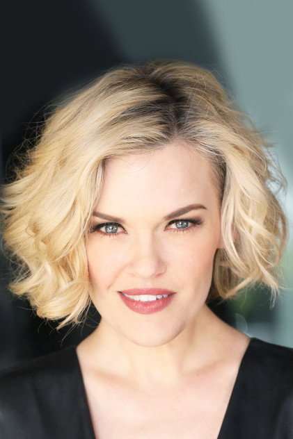 Kari Wahlgren als DJ Trudy Tude / Holiday Shopper (voice)