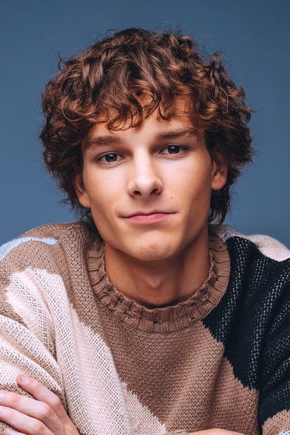 Mason Thames como Tommy