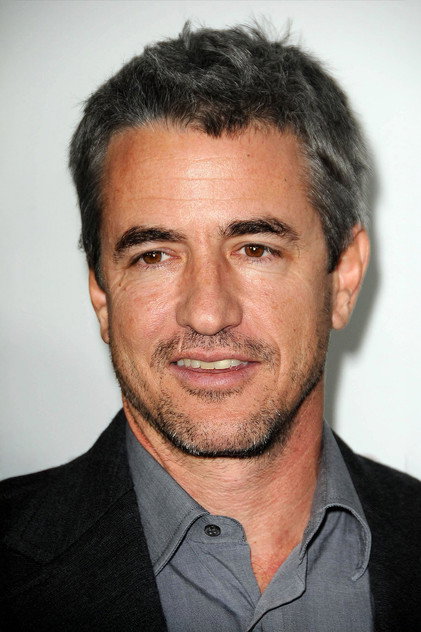Dermot Mulroney como President Ritson