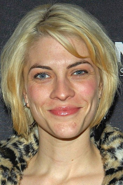 Georgia Lyman como Gloria