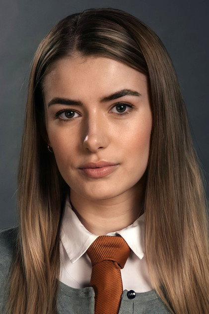 Jade Michael como Lenora
