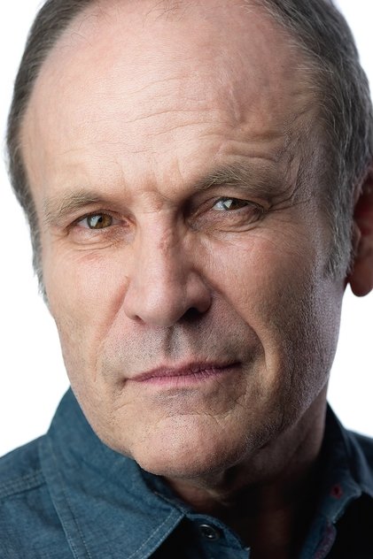 Ned Van Zandt como Gerald Bailey