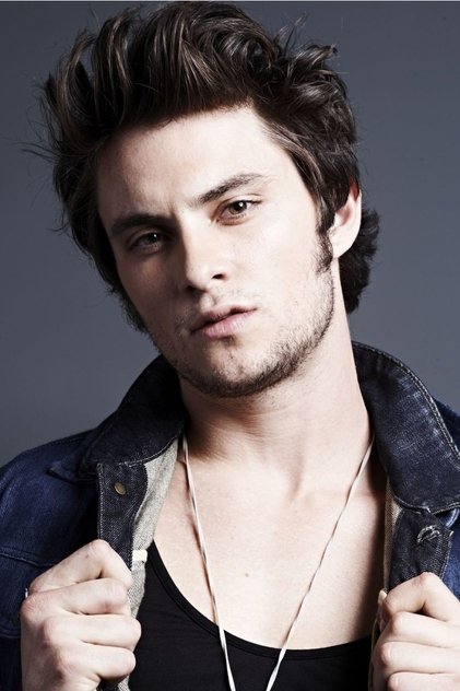 Shiloh Fernandez as Boots