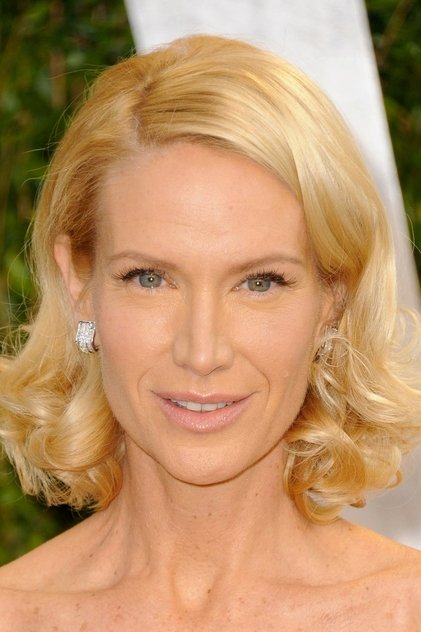 Kelly Lynch as Mabel Hall