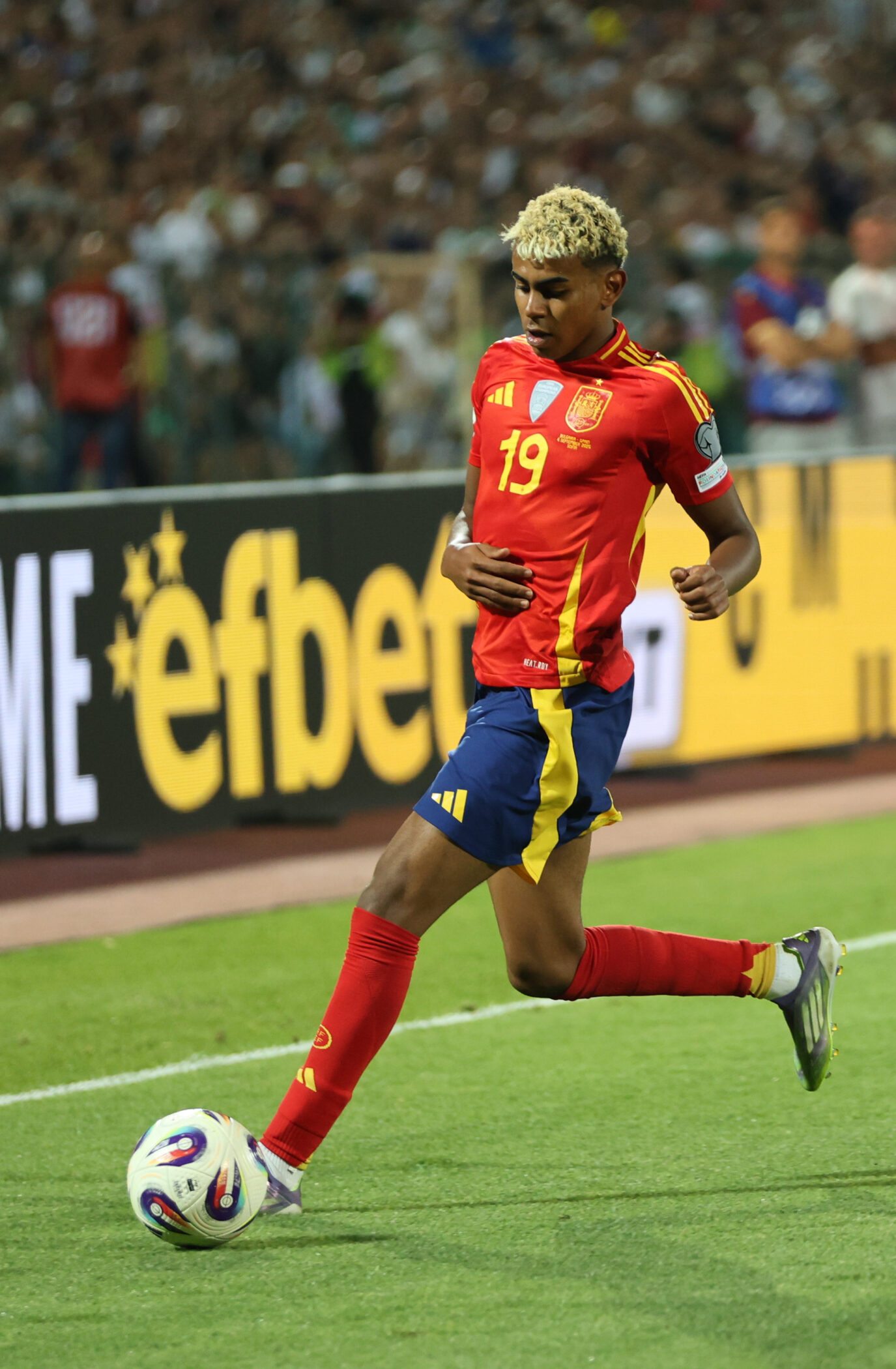 Lamine Yamal on the ball in the Spain national-team kit