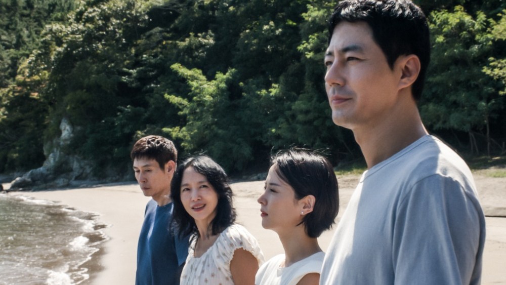 Lee Chang-dong regresa con ‘Possible Love’ y hace que Netflix respete la sala antes que el streaming