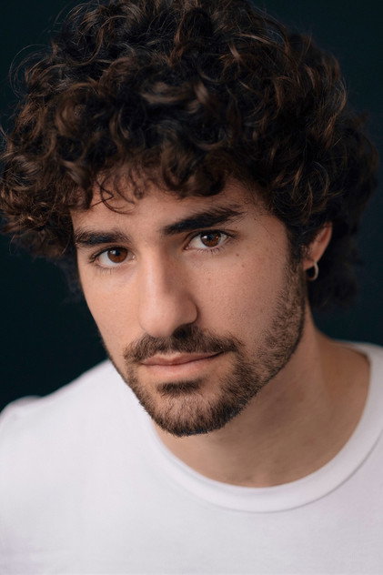 José Condessa as Young Silva