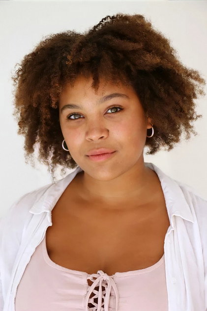 Hannah Gonera como Samsara Woods