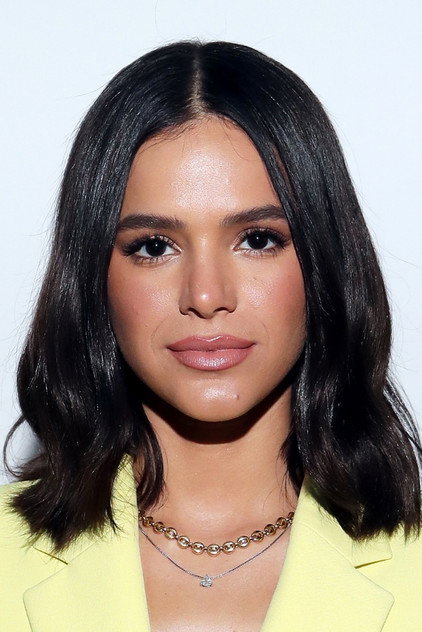 Bruna Marquezine como Liz