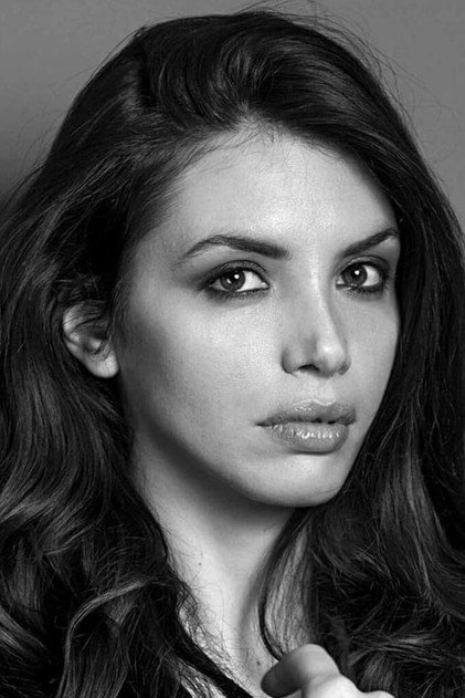 Ilenia Pastorelli como Chiara