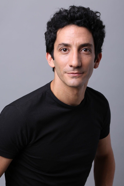 Juan Minujín como Esteban
