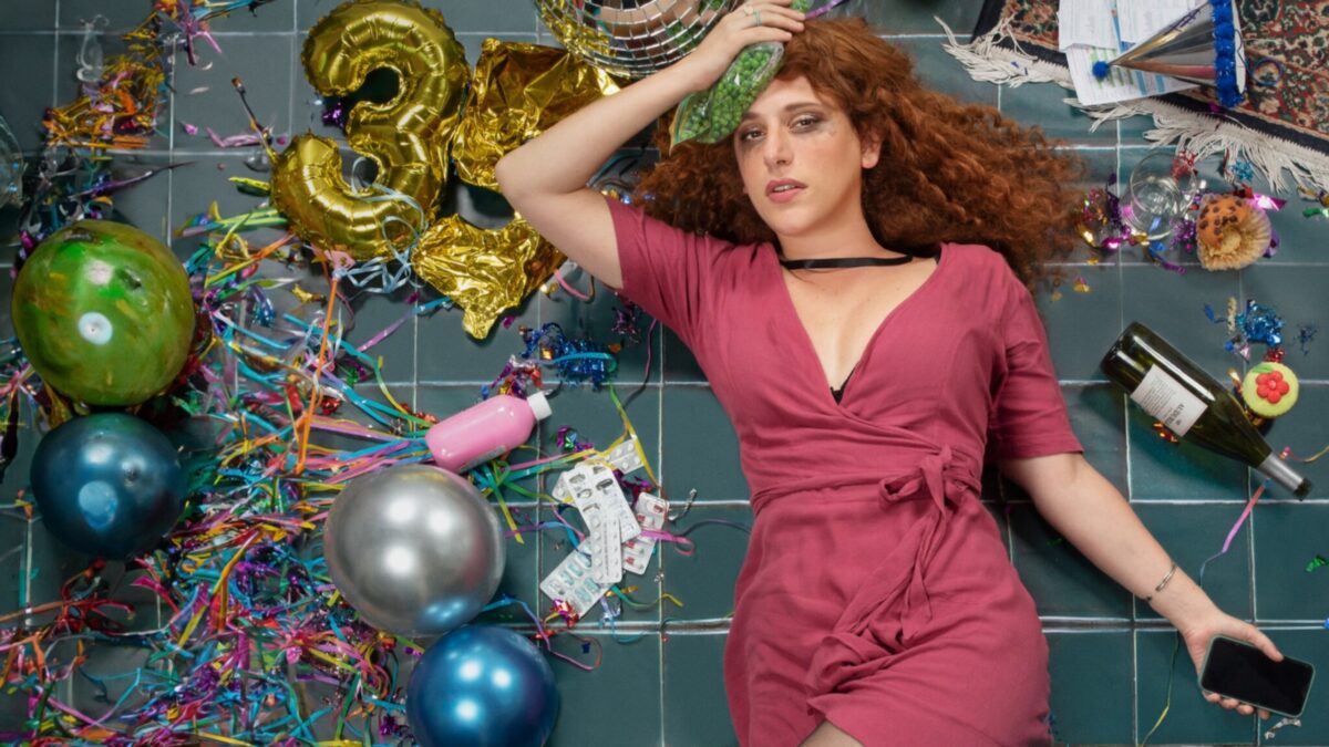**Heartbreak: comedia honesta pero sin chispa**