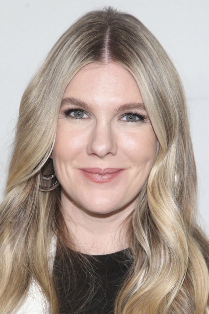 Lily Rabe como Dorothy Maguire