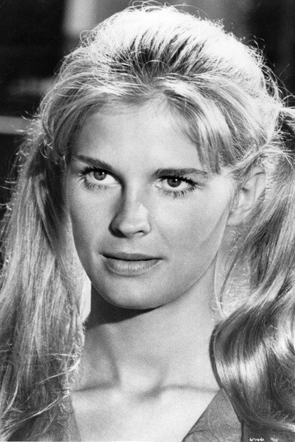 Candice Bergen como Roberta